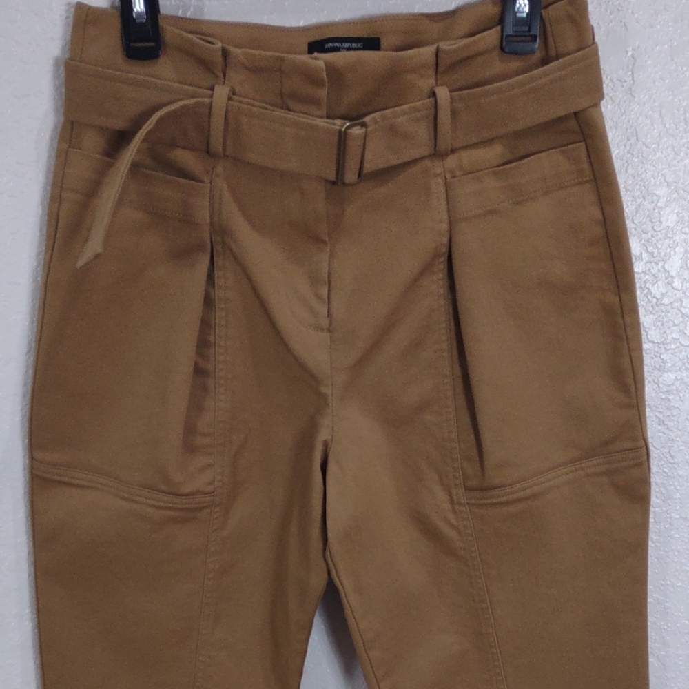 BANANA REPUBLIC Tan High-rise Tapered with Belt, Size 8. - Picture 3 of 17
